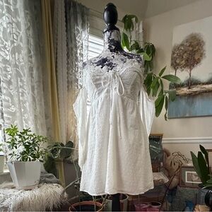 NWT SBetro Women’s White Eyelet Off Shoulder Attached Sleeve Mini Babydoll Dress